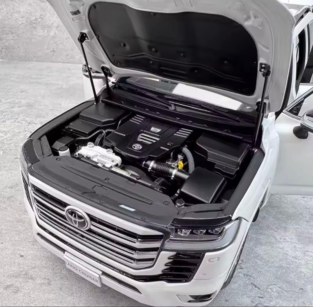 TOYOTA LCD 1:18 ￼Land cruiser ZX (LC300)