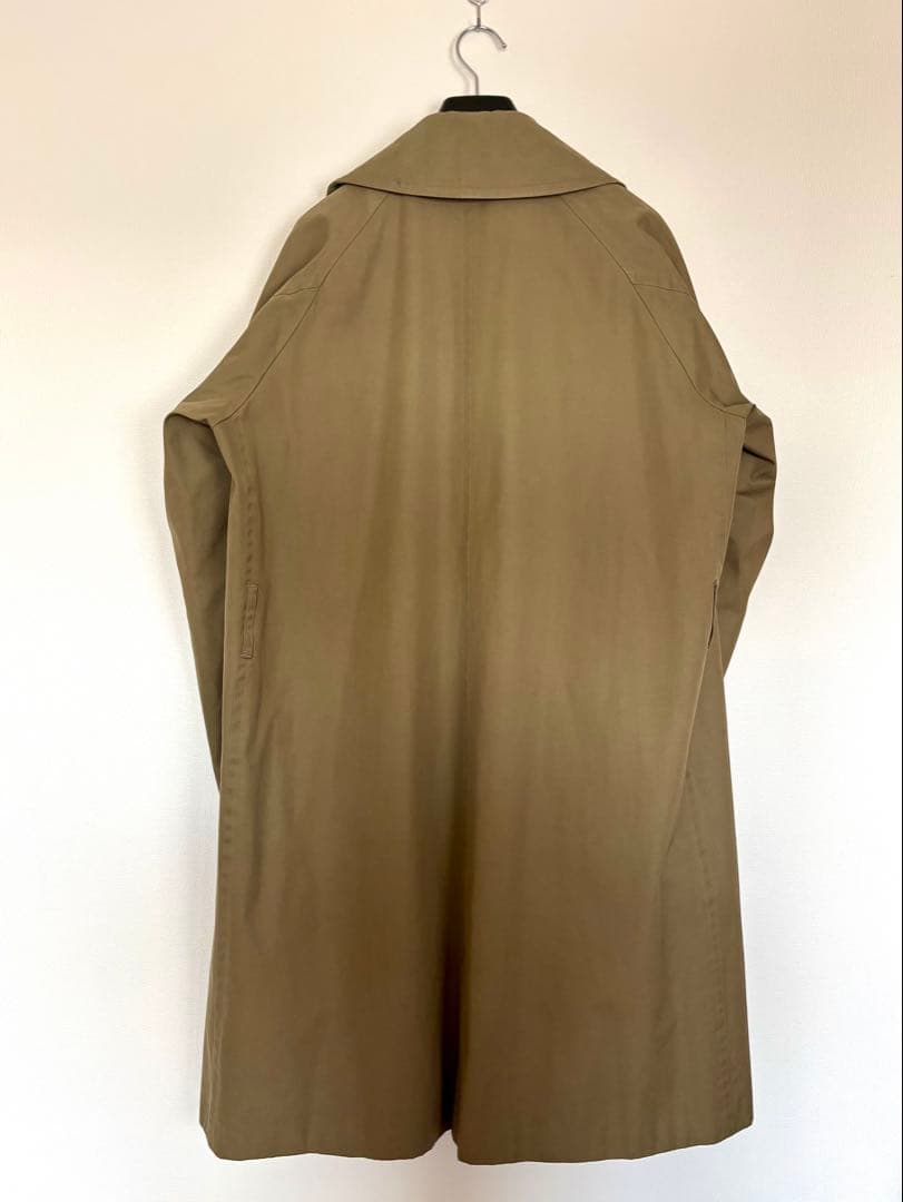 comoli コットンギャバジン タイロッケンコート カーキ