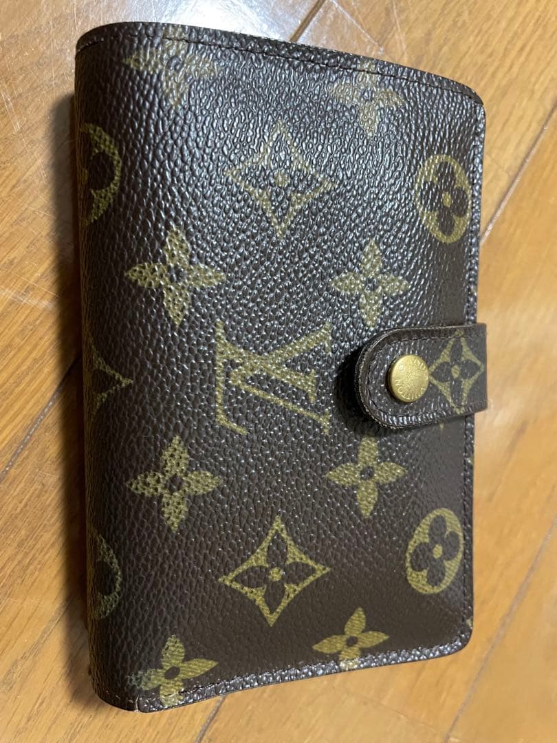 VUITTON 折りたたみ財布　値下げ中