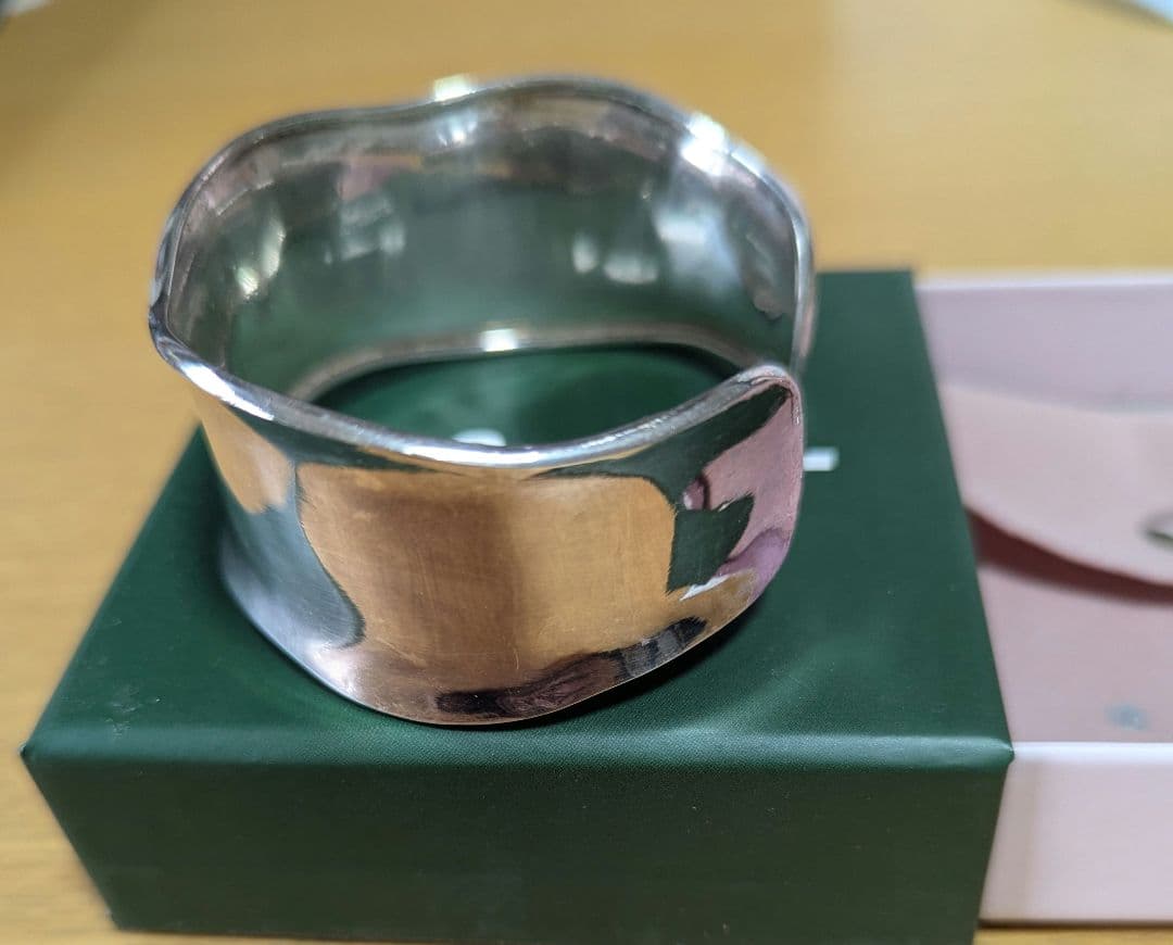 素晴らしい存在感、お洒落度高いシルバーバングル★ハンドメイド