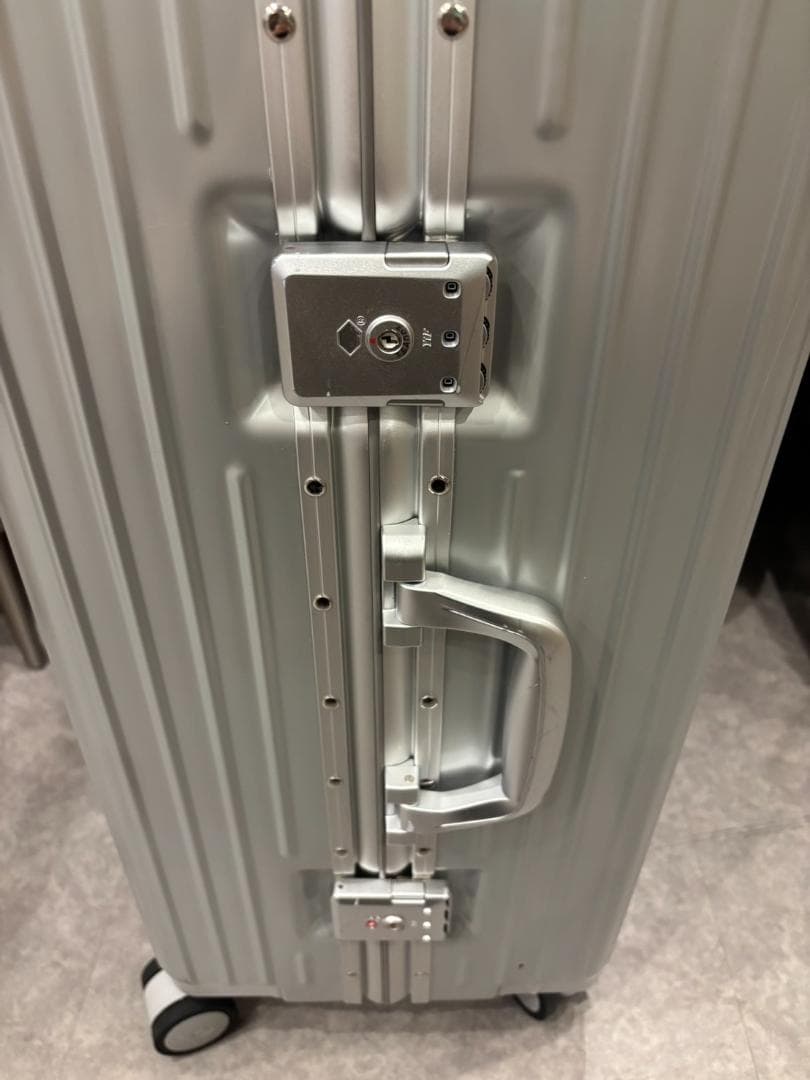 リベティ多機能キャリーケース【エナメルシルバーMサイズ】145