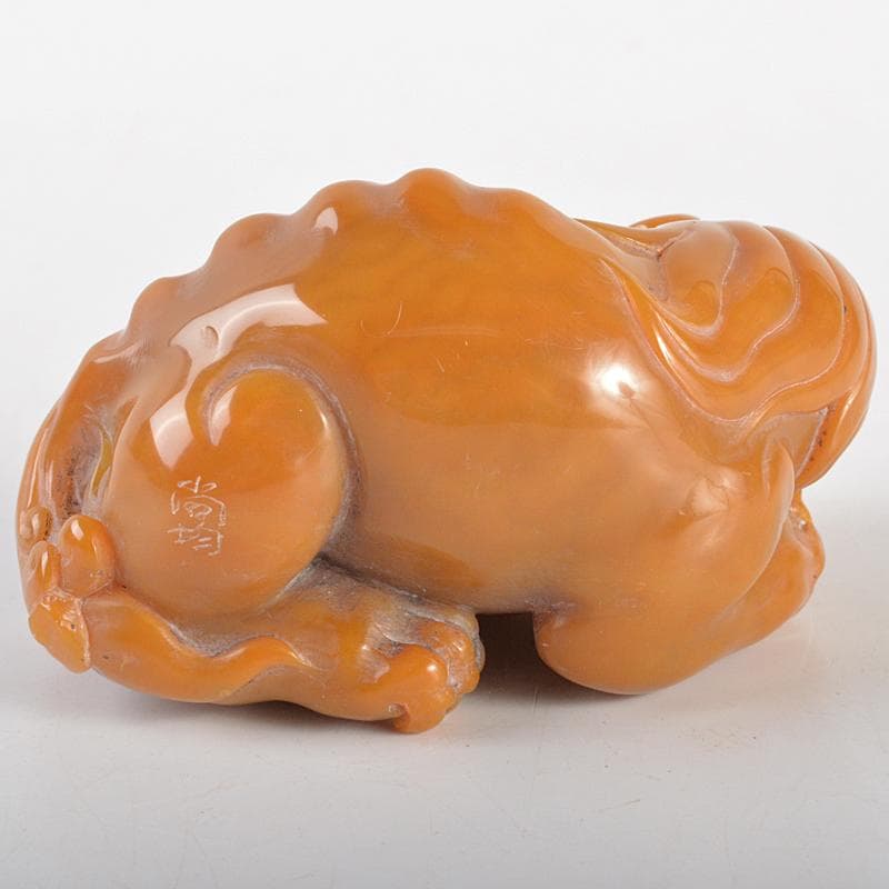 天馬　中国　玉石田黄寿山石彫刻　獅子　置物　紙鎮　唐木箱付　H　R6731