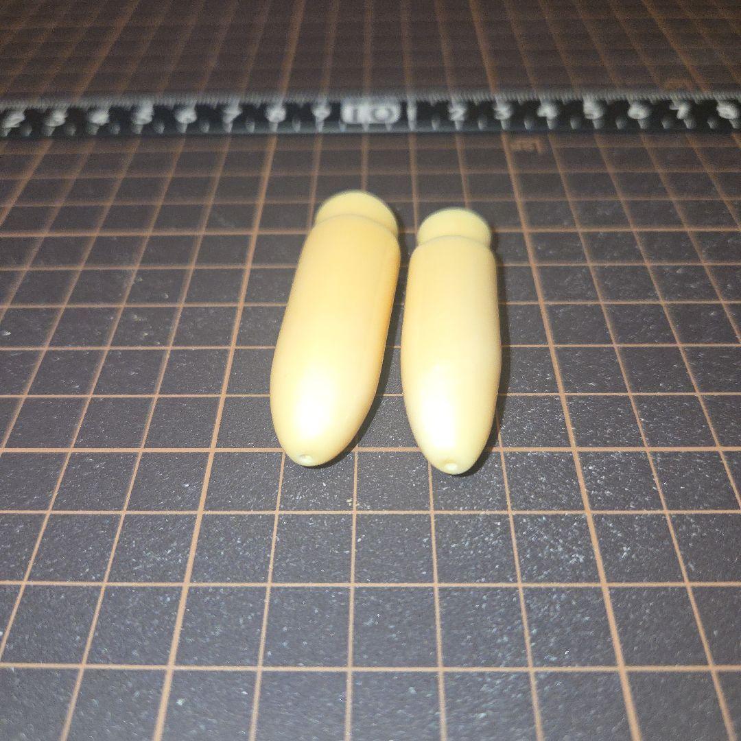 ベージュ円筒形プラスチックパーツ2個セット