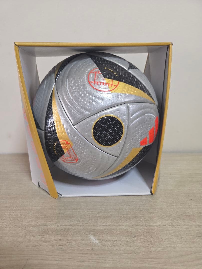 adidas EURO2024 サッカーボール　フースバルリーベ　フィナーレ