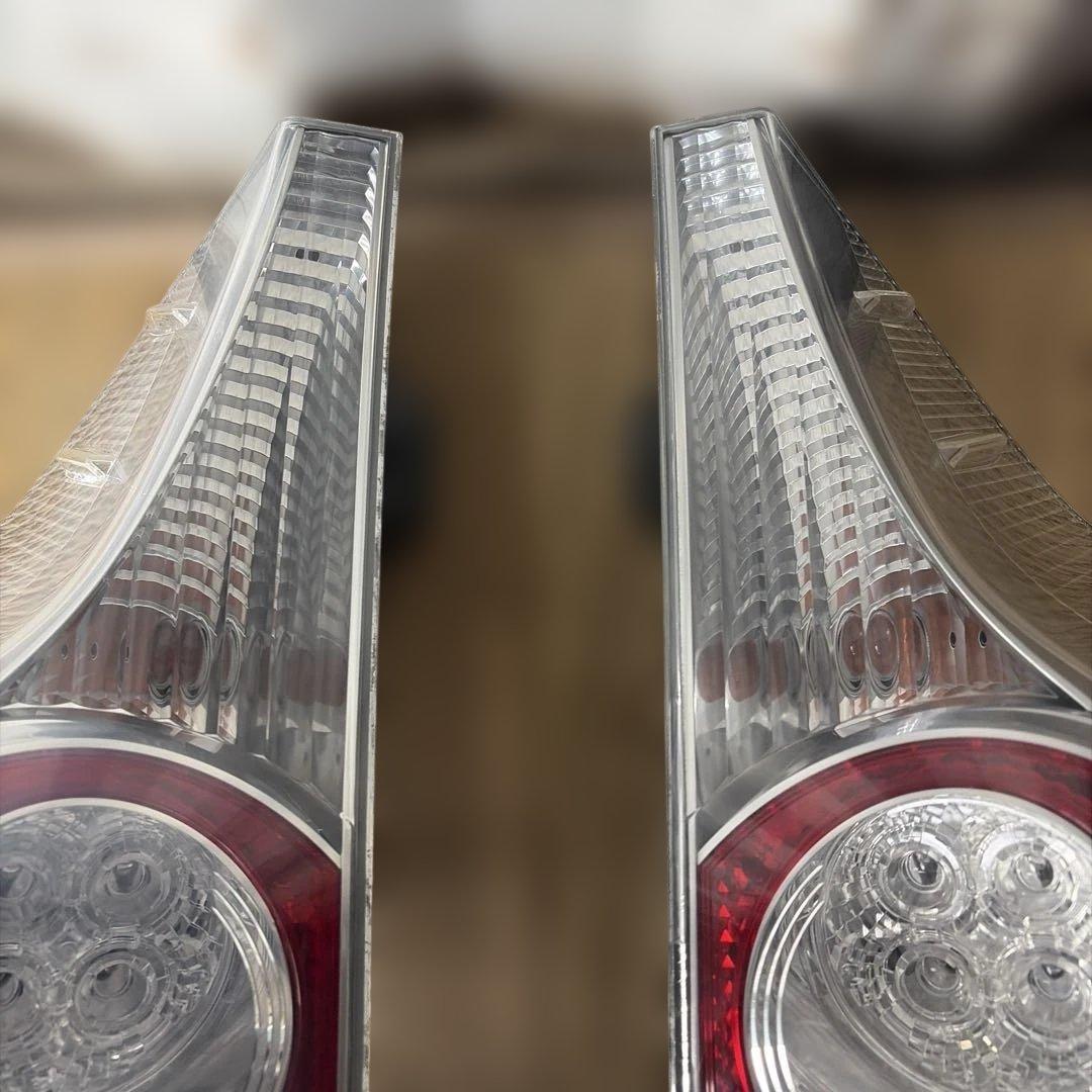 トヨタ アクア 純正 NHP10 左右セット