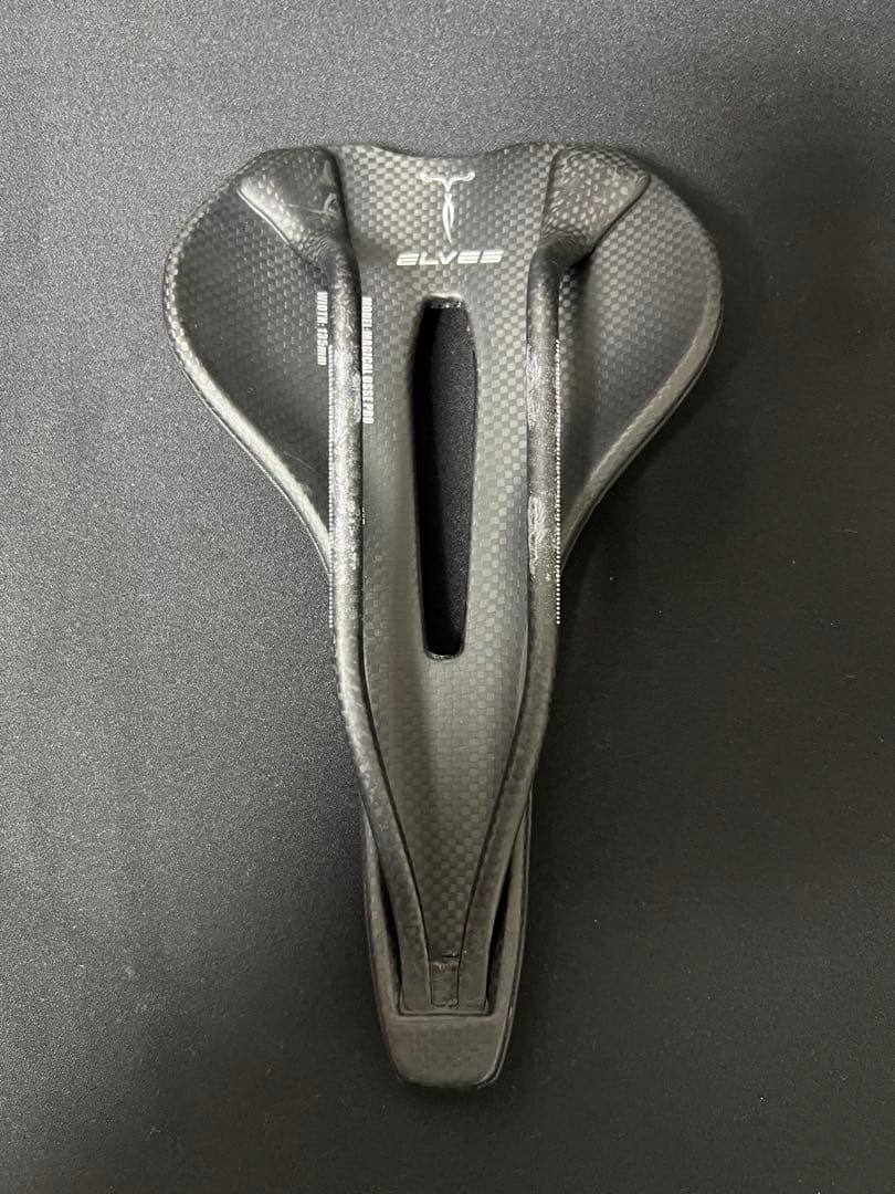 ELVES Magical OSSE PRO カーボン 3D サドル 135mm