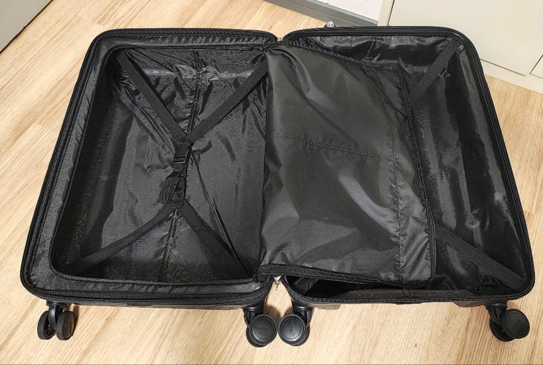 AMERICAN TOURISTER 中型キャリーケース ブラック【中古美品】