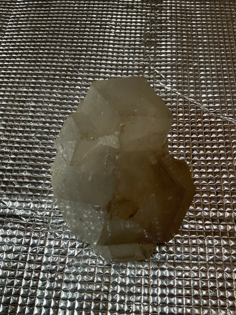 天然石／水晶。【茨城県産】重さ／1kg。【玄関先、居間のインテリアとして最適】。