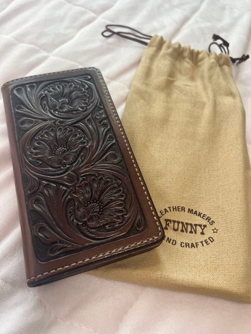 これからエイジングが楽しめる高級レザー！FUNNY長財布カービングモデル！