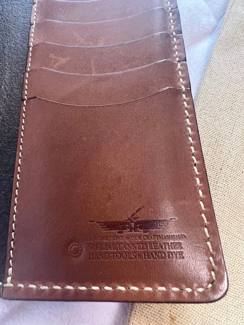 これからエイジングが楽しめる高級レザー！FUNNY長財布カービングモデル！