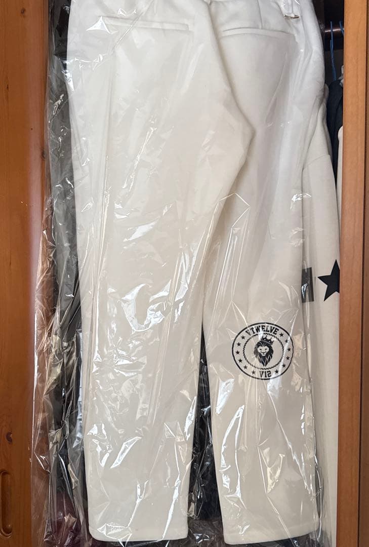 V12 メンズホワイトパンツ　ダンボールニットパンツ
