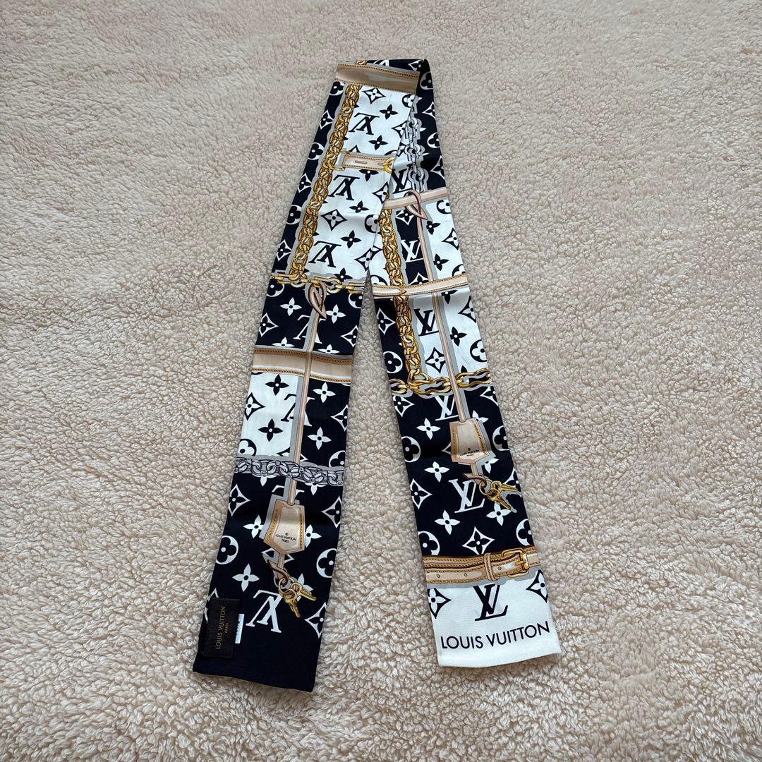 LOUIS VUITTON ロゴ柄 シルクスカーフ