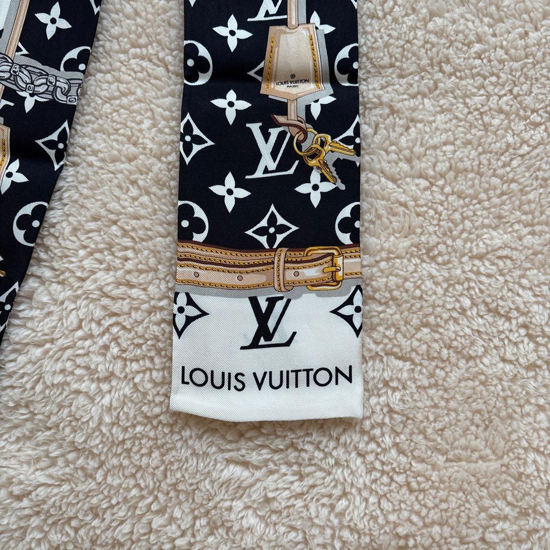 LOUIS VUITTON ロゴ柄 シルクスカーフ