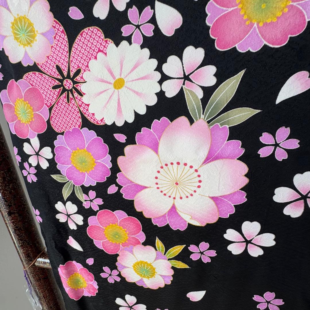 超美品　正絹　現代振袖　成人式　着物　正絹　172 黒　ピンク　刺繍　美しい花柄