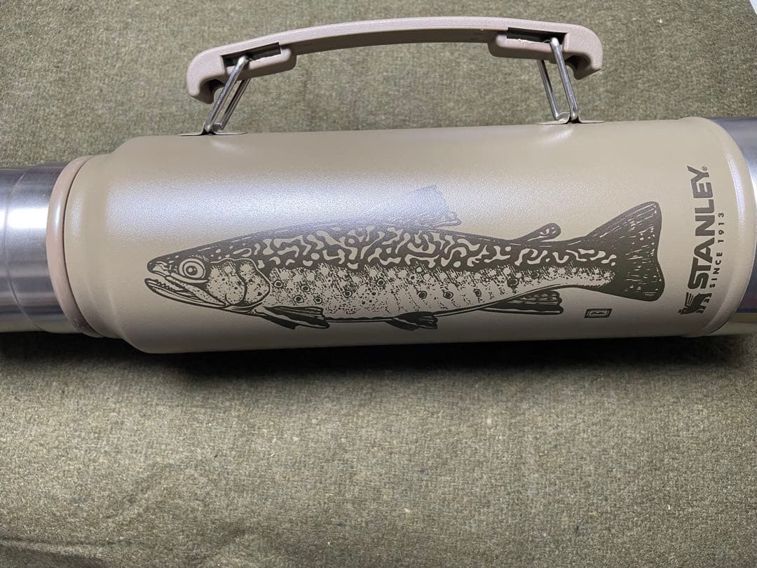 【限定品】スタンレー トラウト　1Ｌ クラシック　真空ボトル