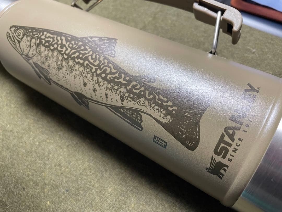 【限定品】スタンレー トラウト　1Ｌ クラシック　真空ボトル