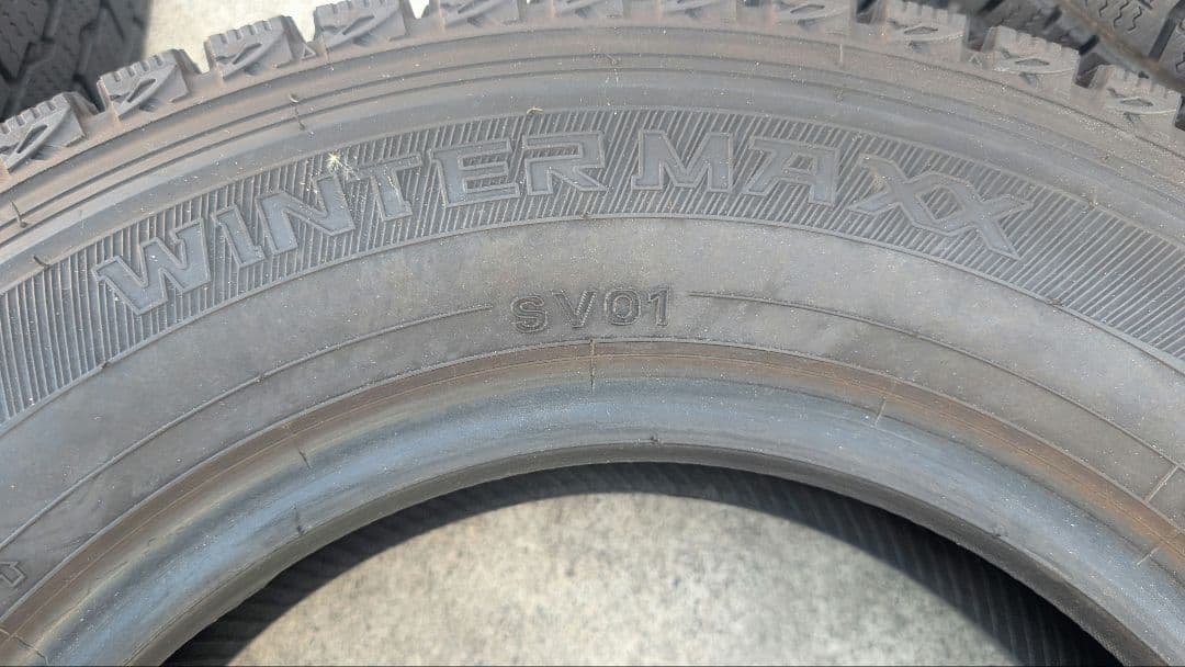 バリ溝！DUNLOP スタッドレスタイヤ 145/80R12 4本セット