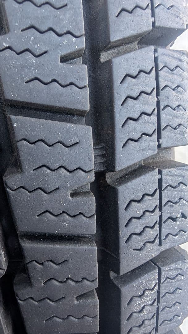 バリ溝！DUNLOP スタッドレスタイヤ 145/80R12 4本セット