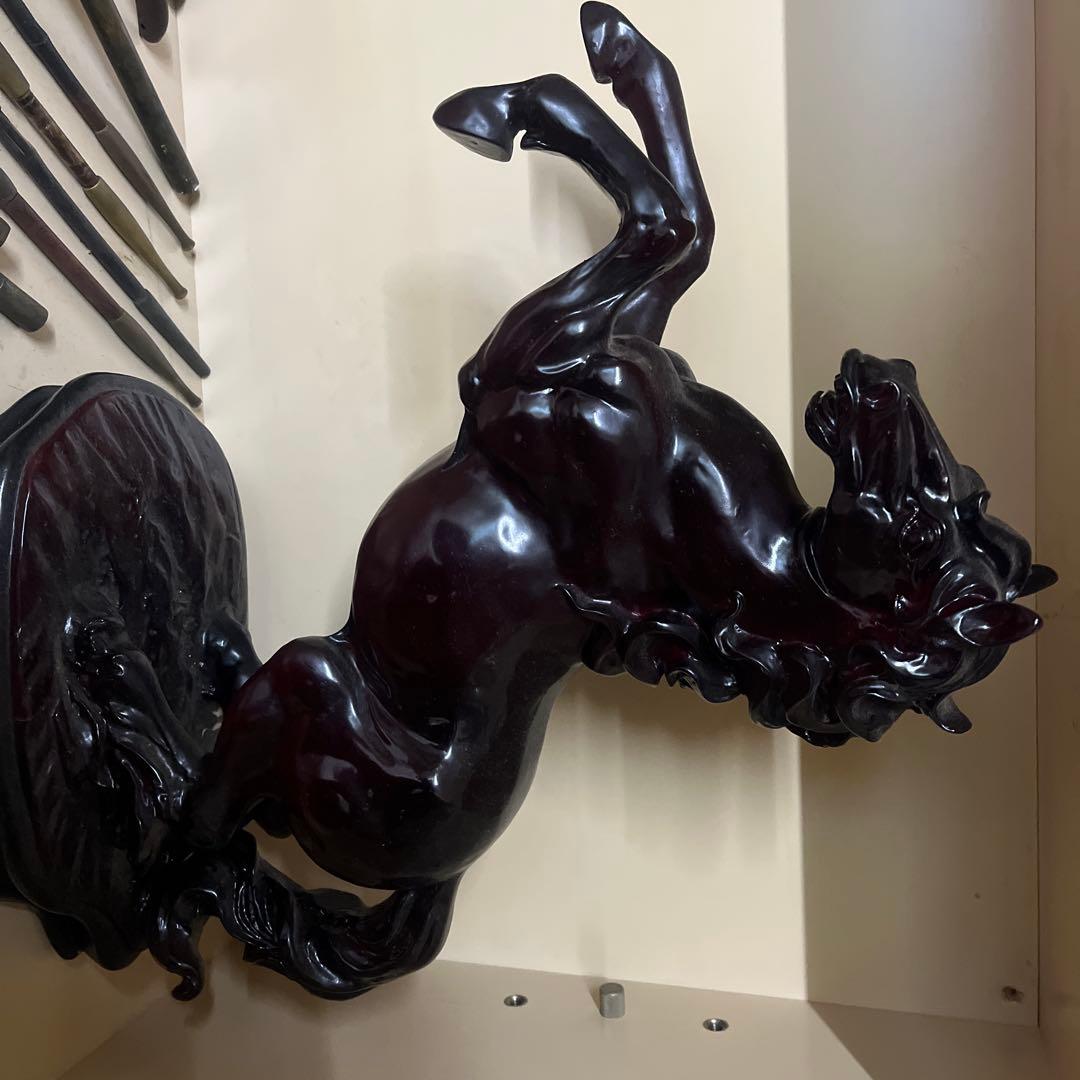 馬の彫刻 ダークブラウン 樹脂製