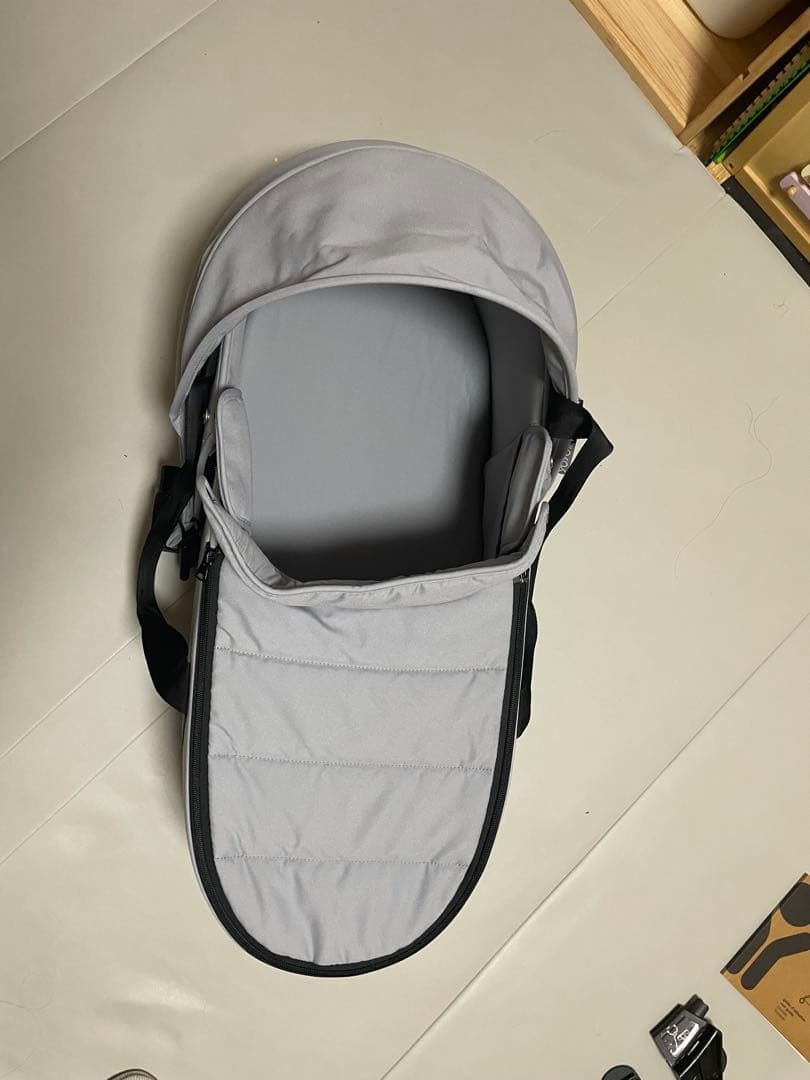 美品　BABYZEN YOYO専用 バシネット　人気　トープ