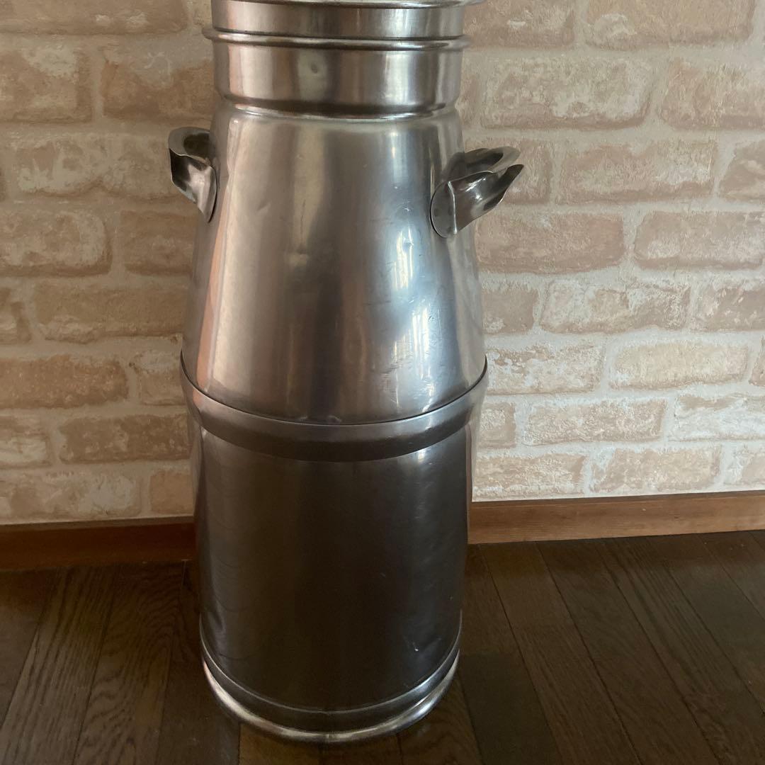 明治乳業　ミルク缶