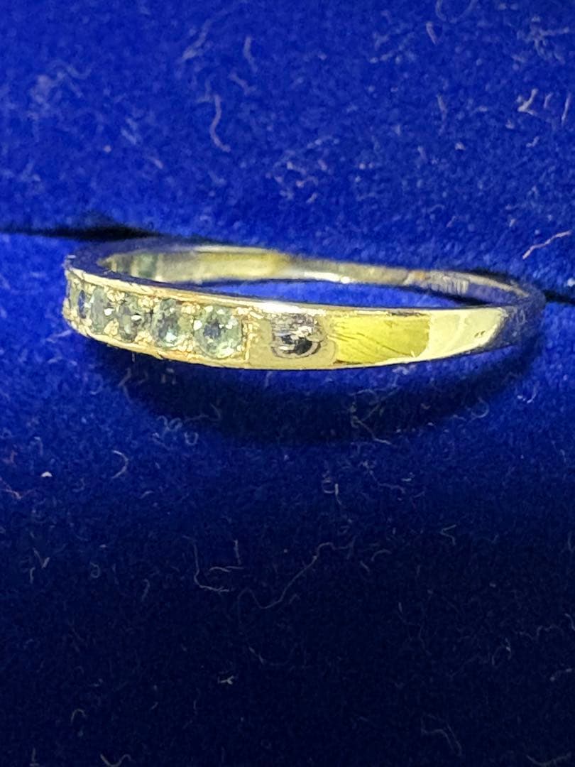 プラチナ グリーンストーンハーフエタニティリング