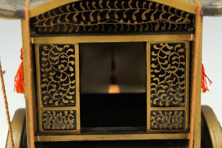 古い 唐草蒔絵 牛車 雛道具 置物(K-XA958)