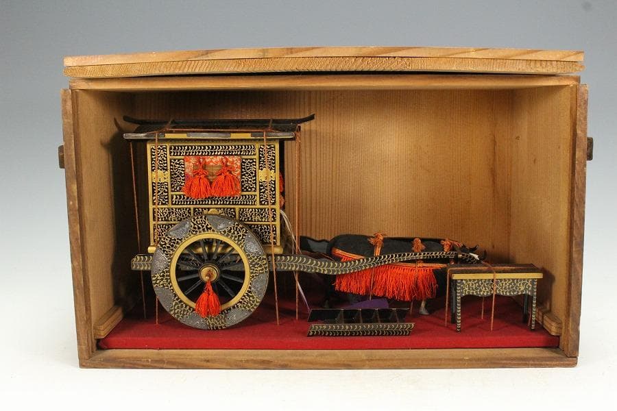 古い 唐草蒔絵 牛車 雛道具 置物(K-XA958)