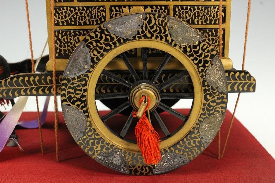 古い 唐草蒔絵 牛車 雛道具 置物(K-XA958)