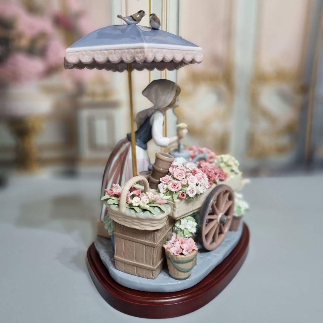 リヤドロ（Lladro リアドロ 陶器人形 置物） 花と少女 公園通りの花屋さん