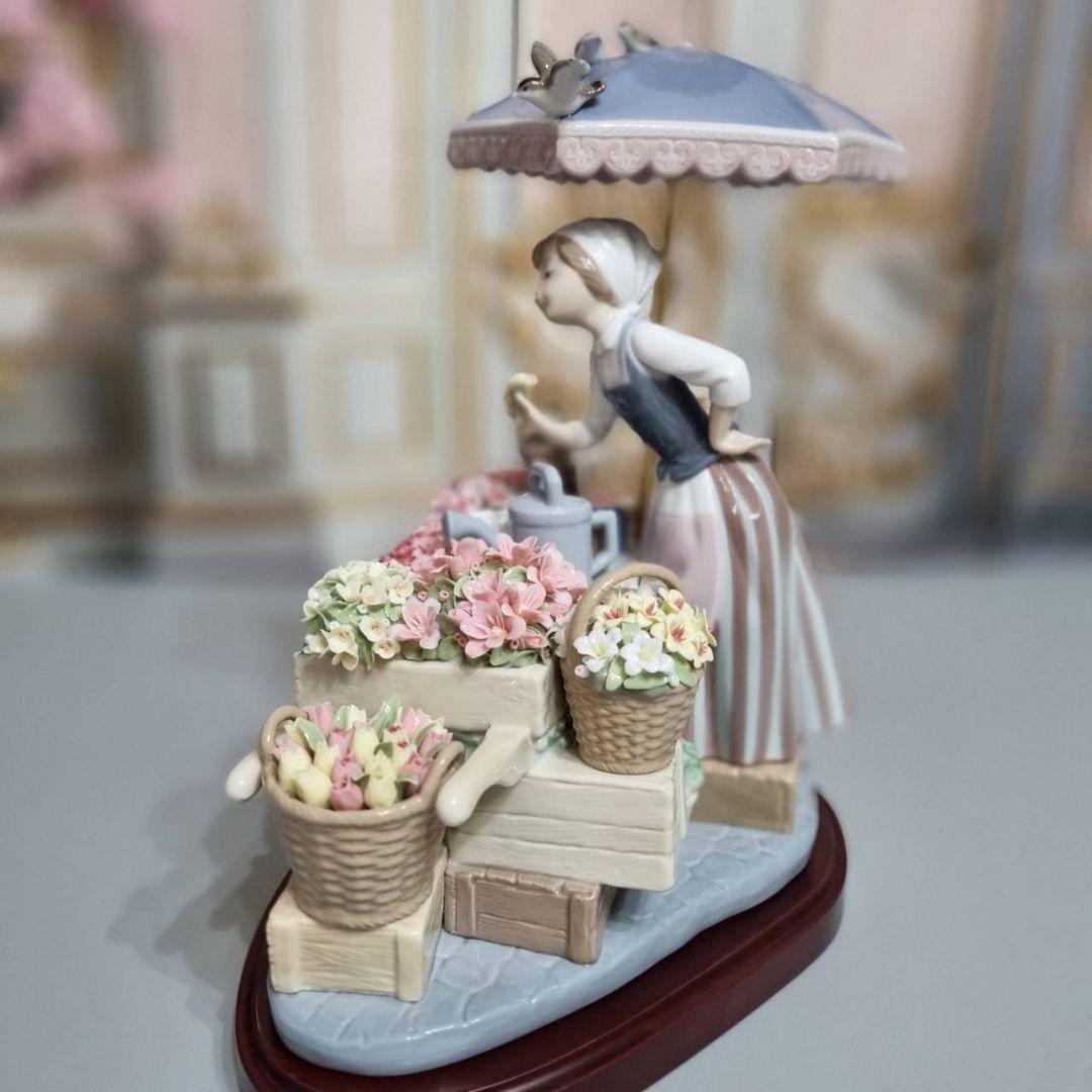 リヤドロ（Lladro リアドロ 陶器人形 置物） 花と少女 公園通りの花屋さん
