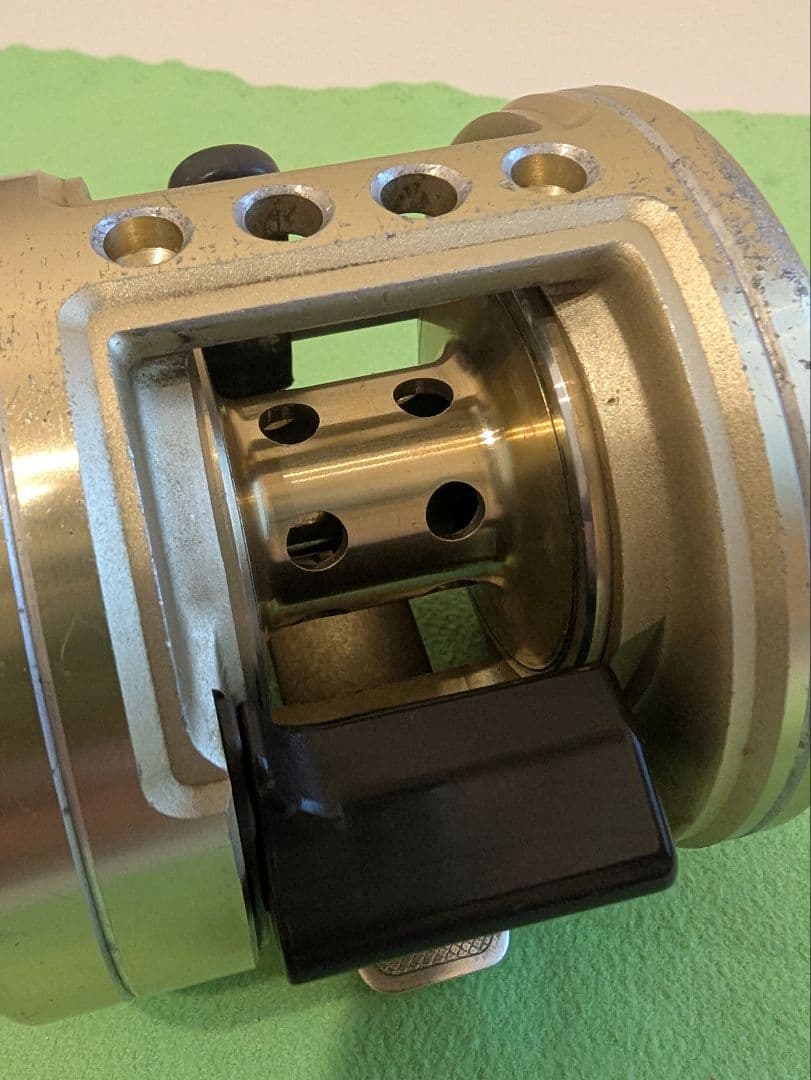 SHIMANO シマノ カルカッタ 201XT 左ハンドル ベイトリール