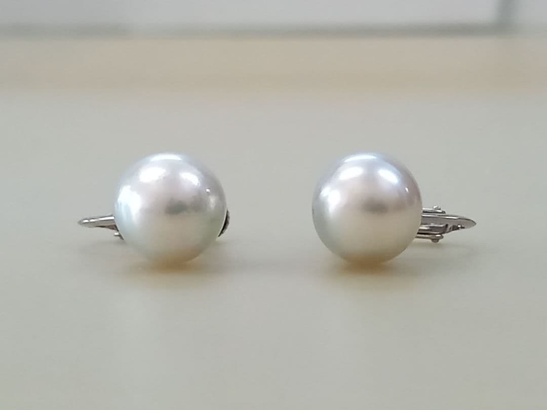 イヤリング　PT900　南洋真珠　グレーパール　10㎜