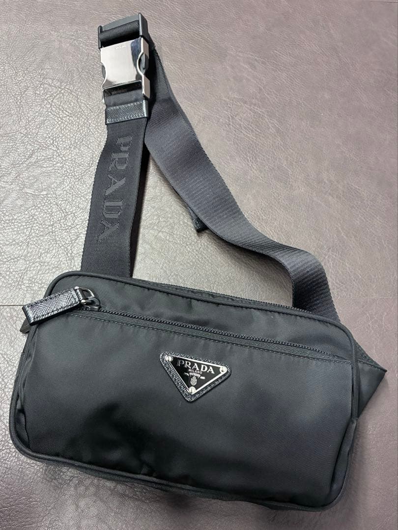 【未使用】PRADA プラダ　2VL977 ブラック　ボディバック