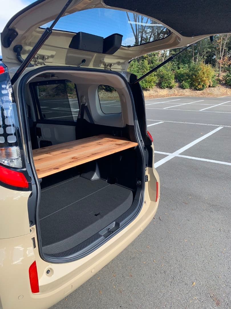 <ちょこ>新型シエンタ　ラゲッジボード