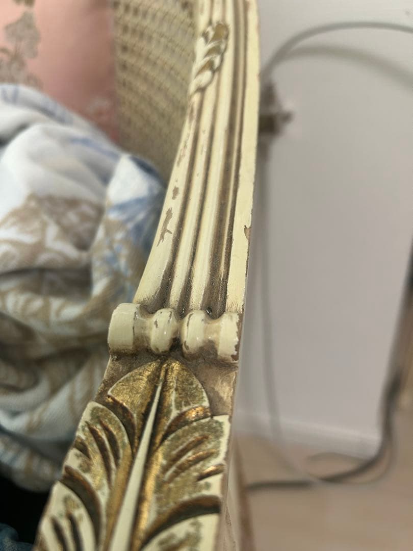 アンティーク 籐椅子 ピンク フラワーパターン