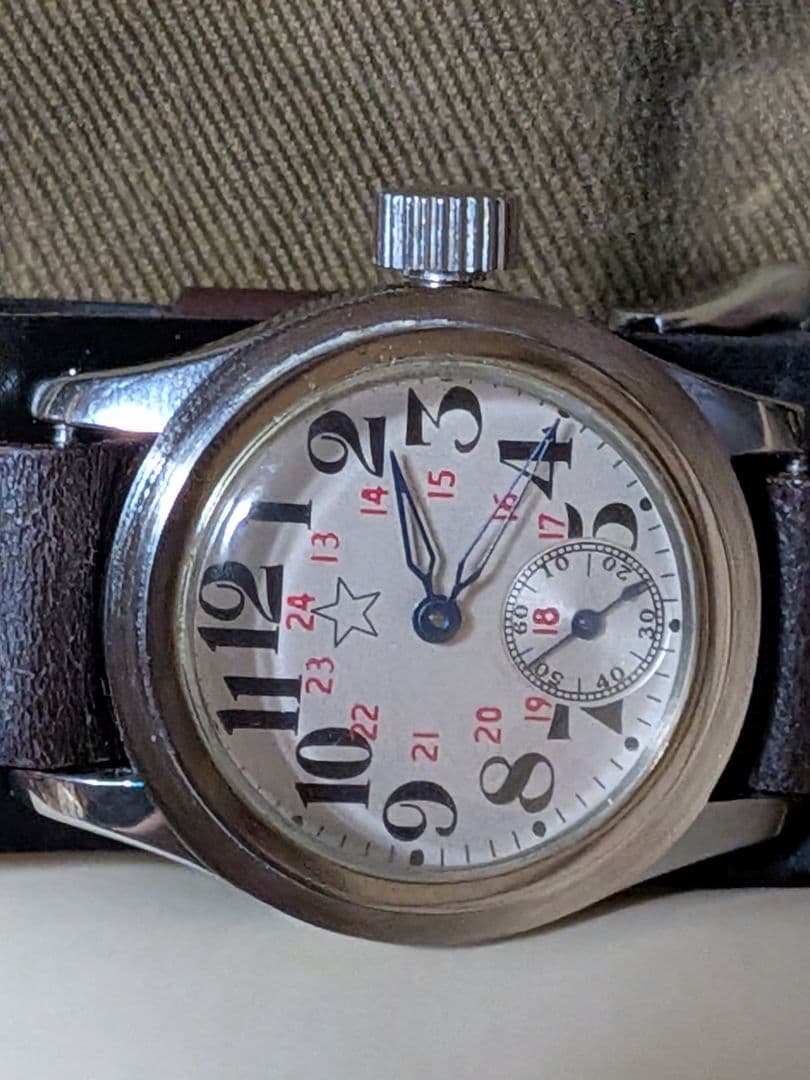 日本軍　陸軍　将校　腕時計　防塵　防湿　二重ガラス　レプリカ　電池式　　可動
