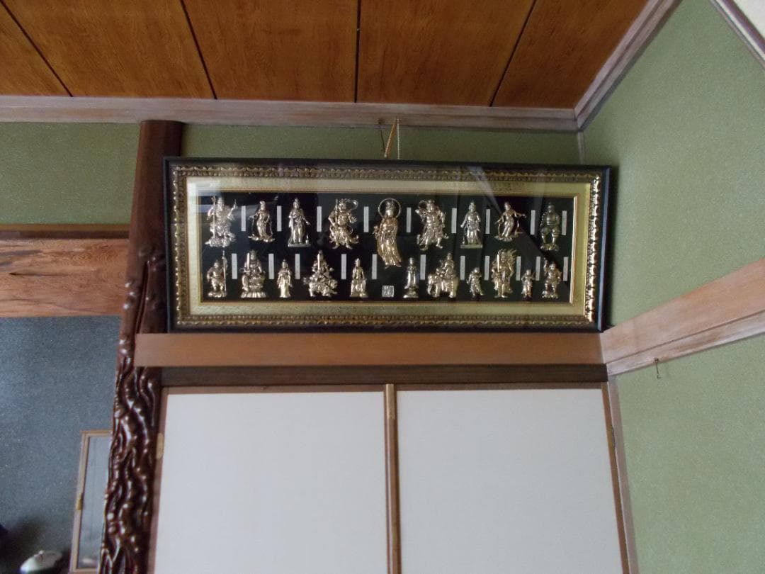 立体の仏像・菩薩像等20体を収めた額縁飾り（珍品）（長寿祈願）