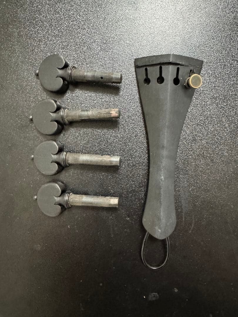 【GERALD CROWSON】ヴァイオリン用テールピース、ペグ（おまけ）