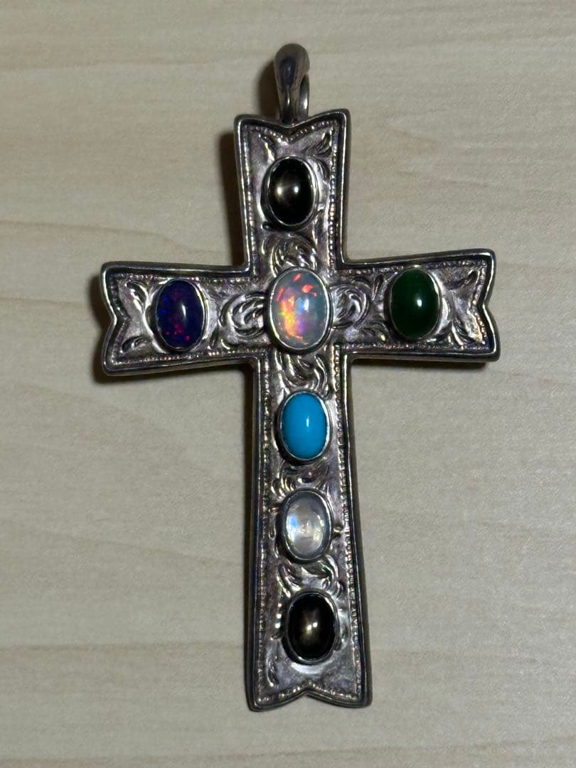 シルバー十字架ペンダント 宝石付き
