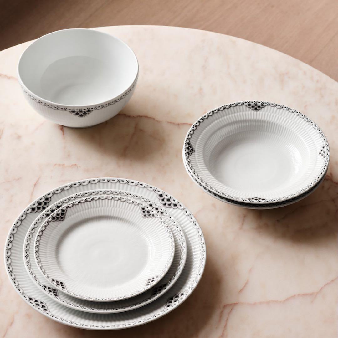 新品 ロイヤルコペンハーゲン ブラック レース ボウル18cmフルーテッド メガ