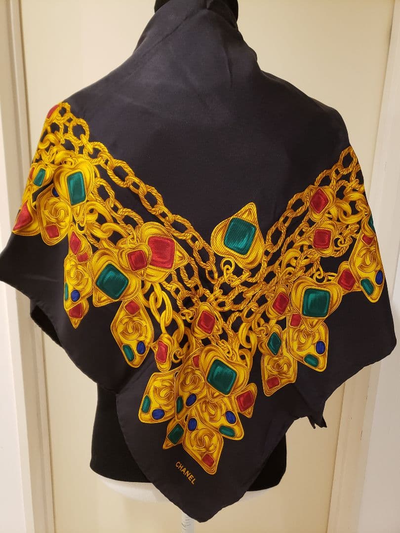 【極美品】CHANEL　大判　チェーン＆宝石＆CoCo柄　クリーニング済　絹