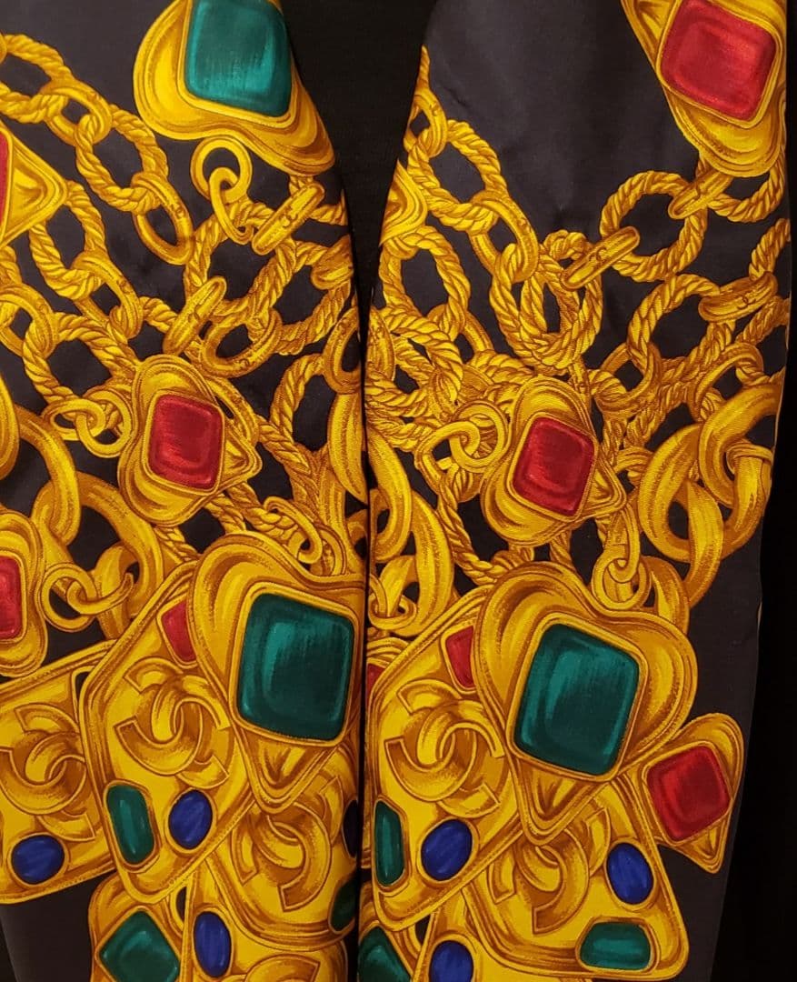 【極美品】CHANEL　大判　チェーン＆宝石＆CoCo柄　クリーニング済　絹