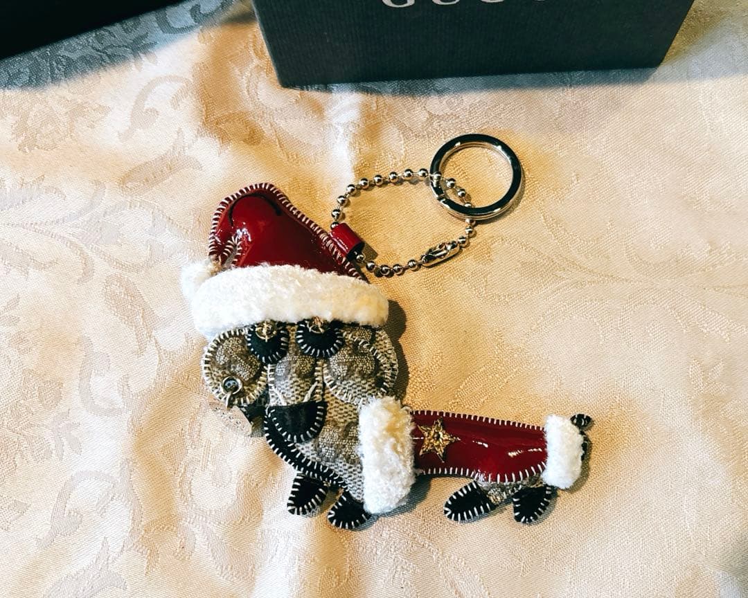 GUCCI キーホルダー　クリスマスバージョン　犬