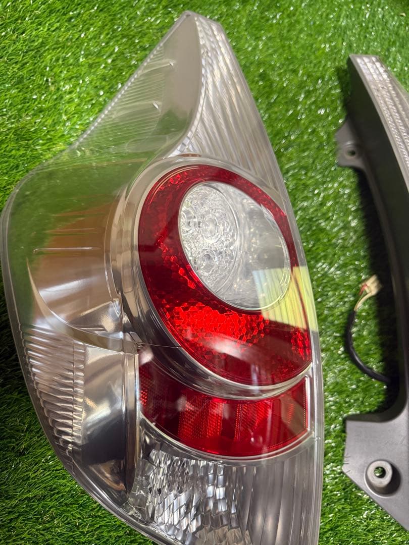 トヨタ アクア NHP10 テールライトH25 右左セット