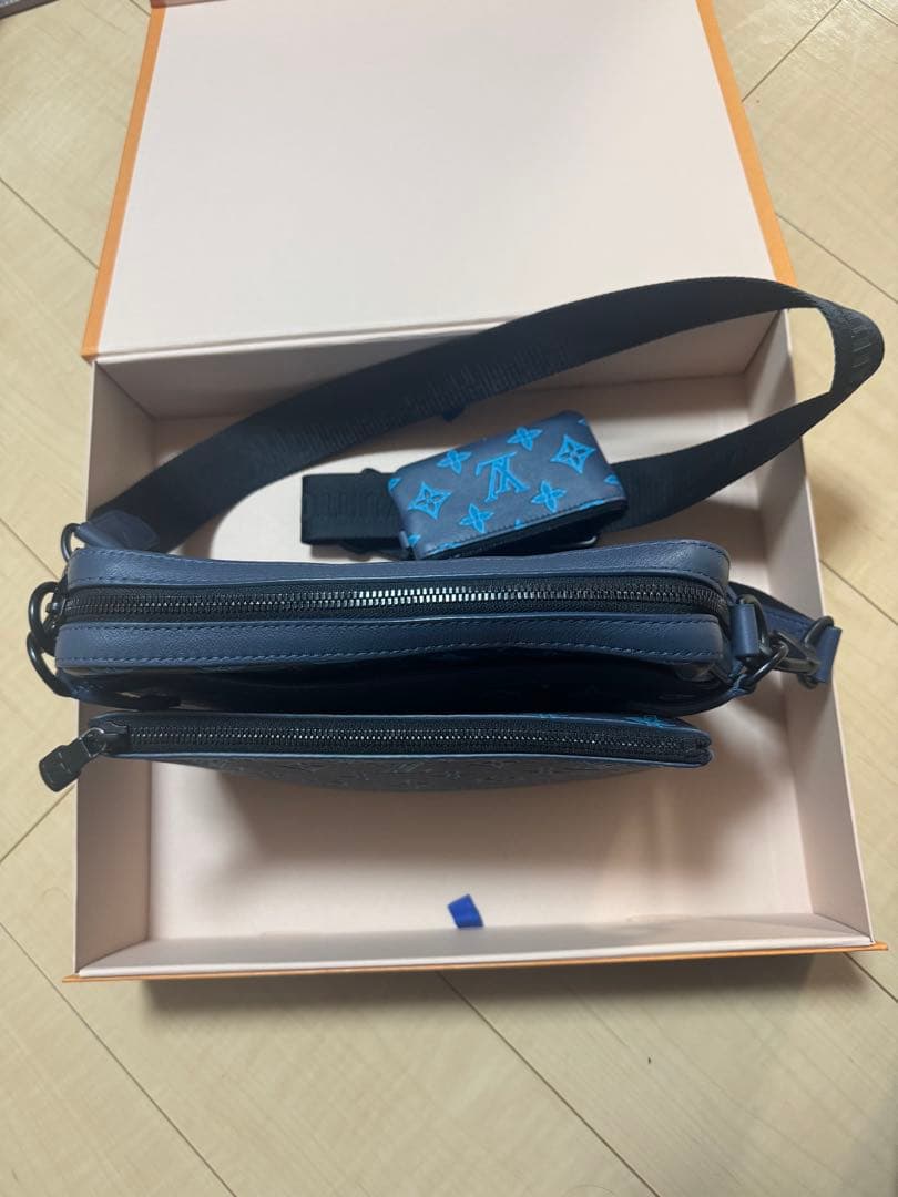 LOUIS VUITTON ルイヴィトン トリオ・メッセンジャー　メンズ