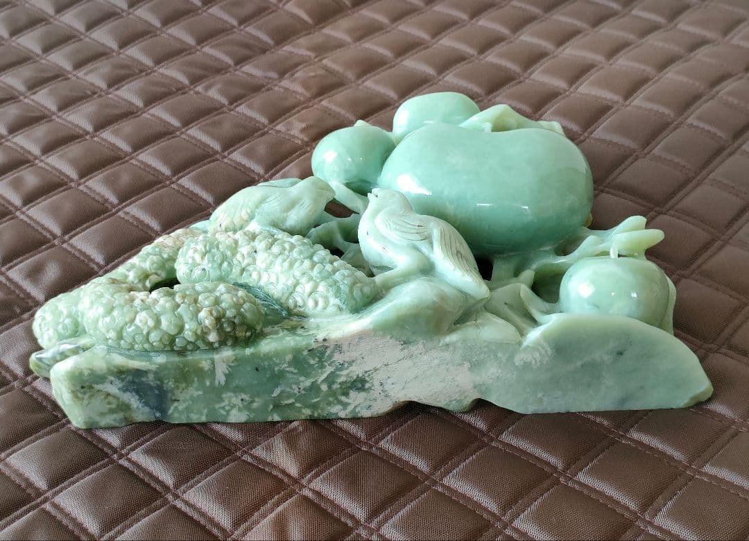 玉彫り 岫玉彫り ボーウェナイトパワーストーン 置物