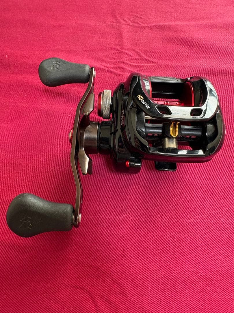 ダイワ タトゥーラ HDカスタム 7.3R 右ハンドル ベイトリール TWS