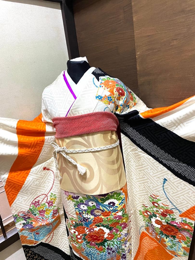 振袖 フルセット6点サイズＬ豪華振袖　駒刺繍　文箱花文　金彩　正絹