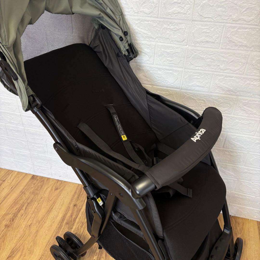 美品　アップリカ　マジカルエアーAG 軽量B型　折りたたみ式　人気カラー